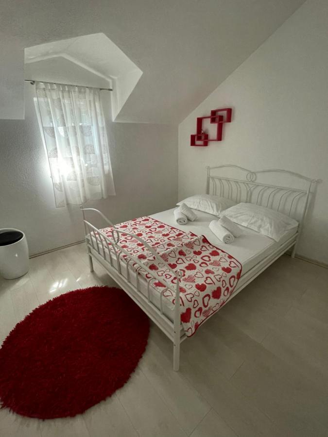 Vacation House Marin With Jacuzzi - Bol, Brac Exterior photo